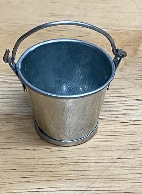 Miniature Metal Bucket with Movable Handle, Matte Metal Dollhouse Bucket, 1