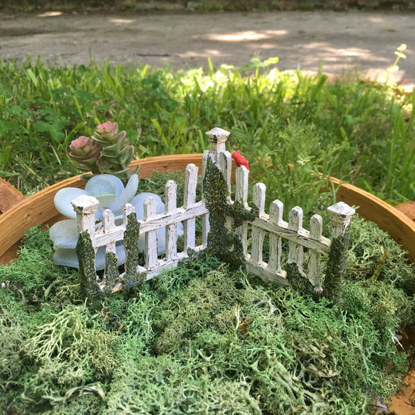 Choice of Red, White or Gray Miniature Corner Fence