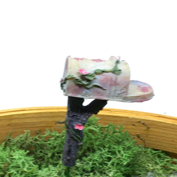 Miniature Spring Country Mailbox