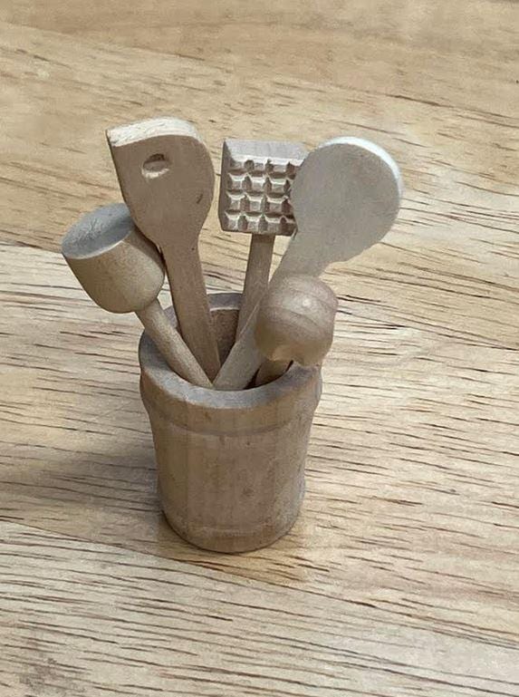 Dollhouse Kitchen Wooden Utensils, Miniature Kitchen Tools in a Tub